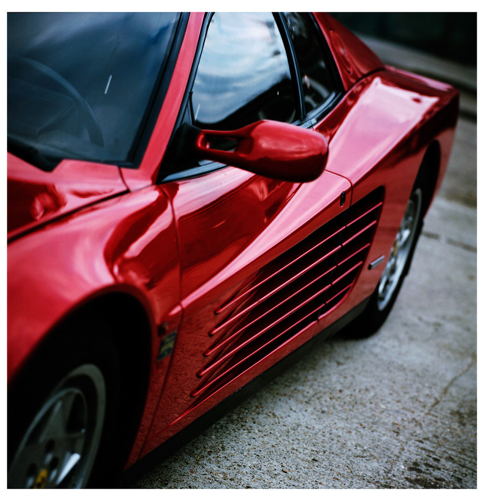 Ferrari-Testarossa-02.jpg